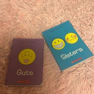 BUNDEL DEAL‼️ 2 Raina Telgemeier Books: Sisters & Guts